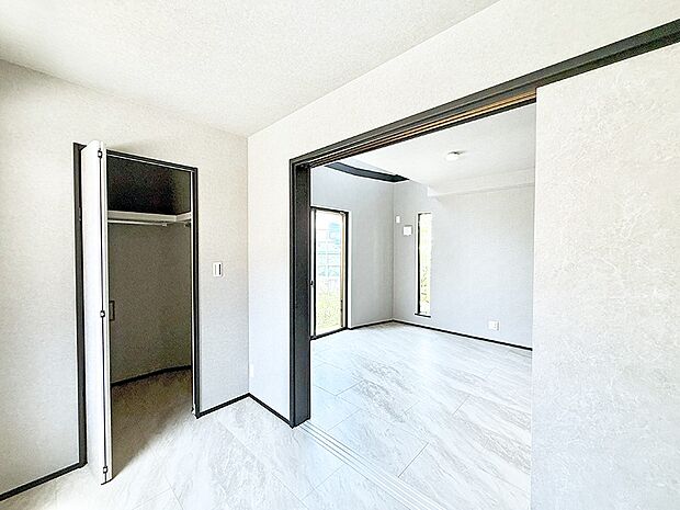 1号棟 ■落ち着いた色合いのお部屋で穏やかな時間を楽しめます