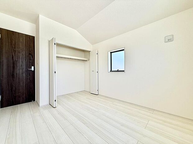 1号棟 ■落ち着いた色合いのお部屋で穏やかな時間を楽しめます