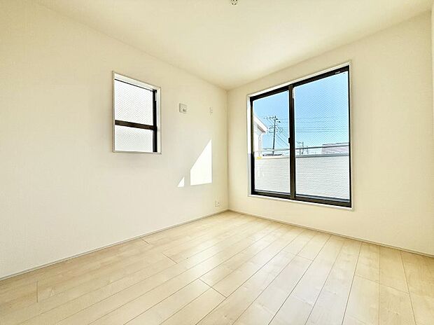 9号棟 ■落ち着いた色合いのお部屋で穏やかな時間を楽しめます