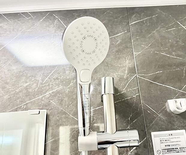 ■手元で簡単に止水できるため、水の無駄遣いを減らすことができます。