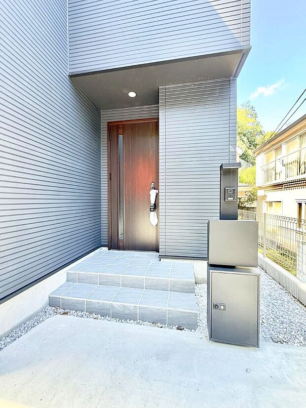1号棟 ■ 家族とゲストをやさしく迎える、心温まる玄関