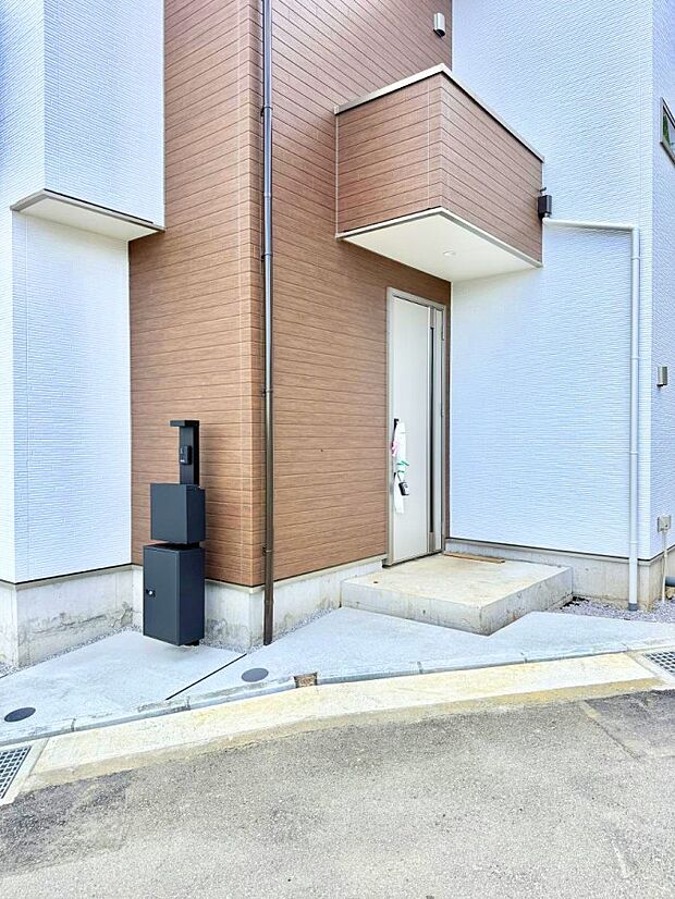 1号棟 ■ 家族とゲストをやさしく迎える、心温まる玄関