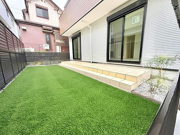 1号棟 ■ガーデニングも楽しめる庭付き邸宅