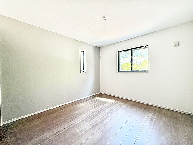 1号棟 ■落ち着いた色合いのお部屋で穏やかな時間を楽しめます