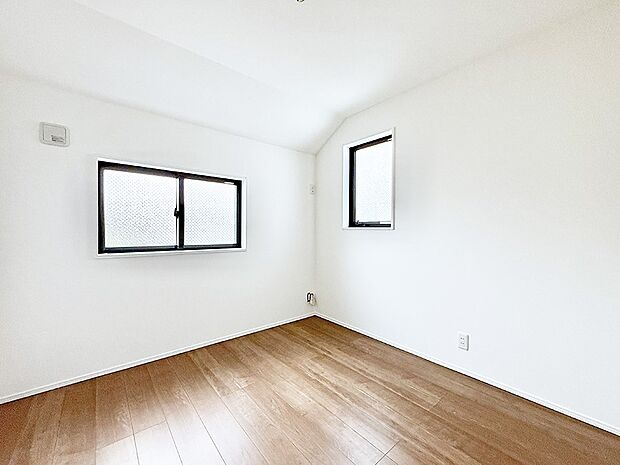 4号棟  ■落ち着いた色合いのお部屋で穏やかな時間を楽しめます