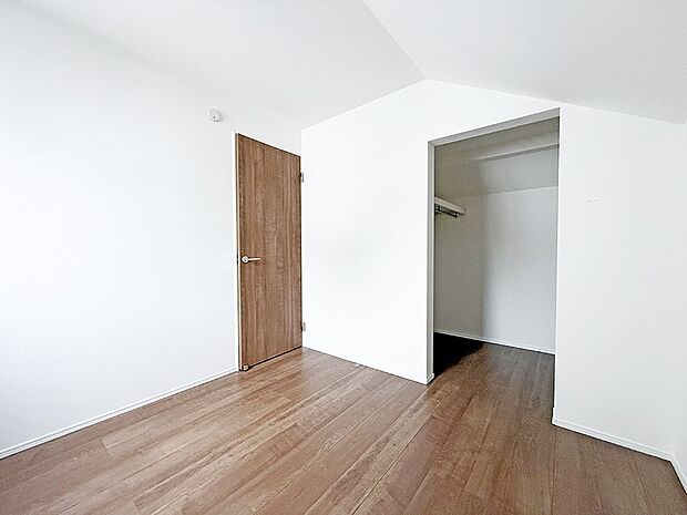 2号棟 ■落ち着いた色合いのお部屋で穏やかな時間を楽しめます