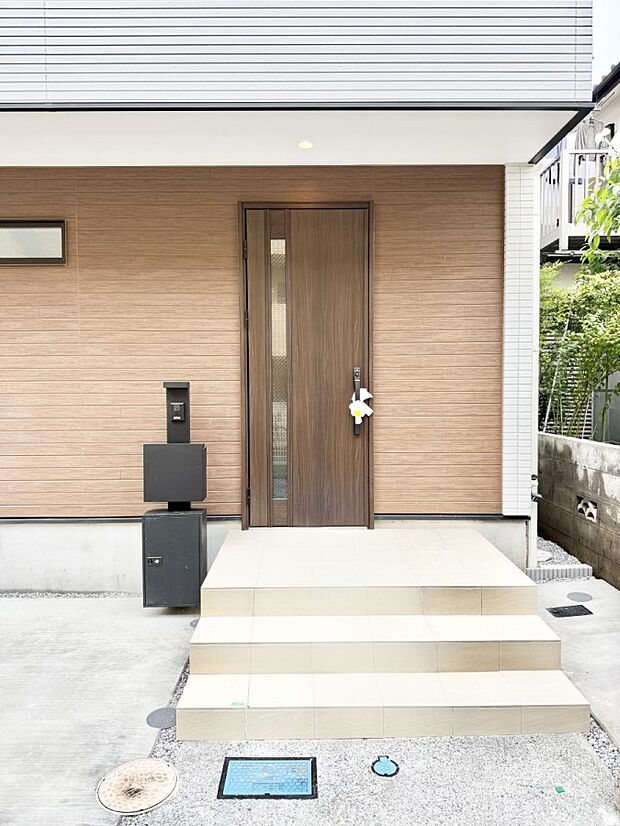 1号棟 ■ 家族とゲストをやさしく迎える、心温まる玄関