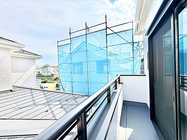 2号棟 ■ 季節の移ろいを感じられる開放的な空間です