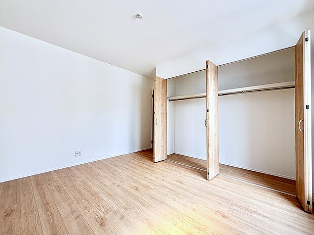 2号棟 ■落ち着いた色合いのお部屋で穏やかな時間を楽しめます