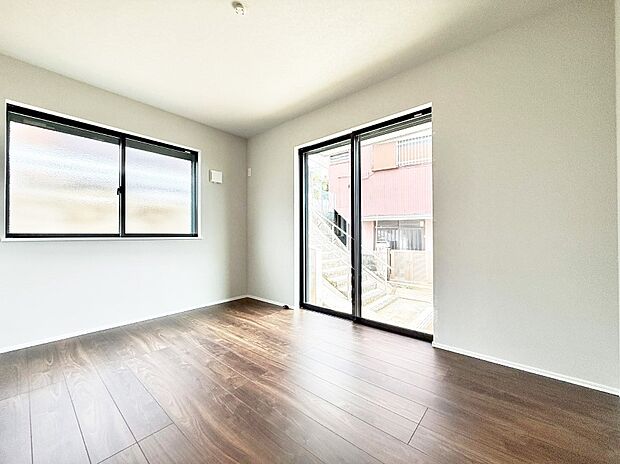 1号棟  ■落ち着いた色合いのお部屋で穏やかな時間を楽しめます