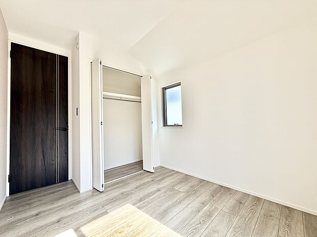 1号棟 ■落ち着いた色合いのお部屋で穏やかな時間を楽しめます