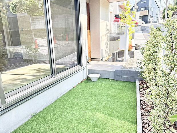 1号棟 ■暮らしに潤いを与える、緑が取り入れられた住まいです