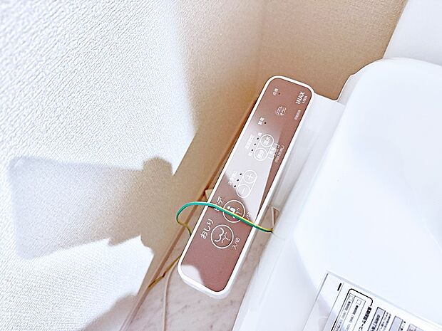 ■温水洗浄で快適、清潔感が保たれるシャワートイレ