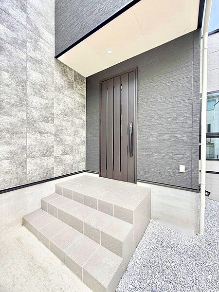 2号棟  ■ シンプルで美しく、住まいの第一印象を彩る玄関です