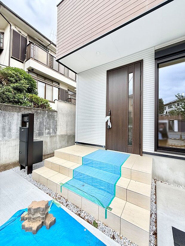 1号棟 ■ シンプルで美しく、住まいの第一印象を彩る玄関です
