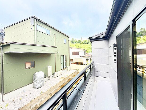 1号棟 ■ 季節の移ろいを感じられる開放的な空間です