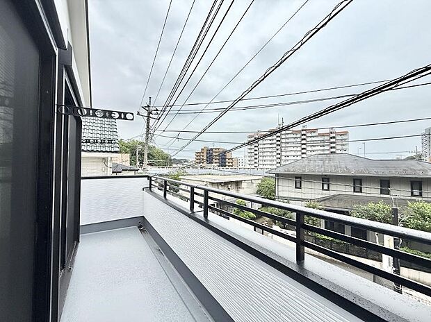 1号棟 ■ 季節の移ろいを感じられる開放的な空間です