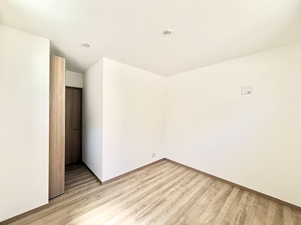 3号棟 ■落ち着いた色合いのお部屋で穏やかな時間を楽しめます