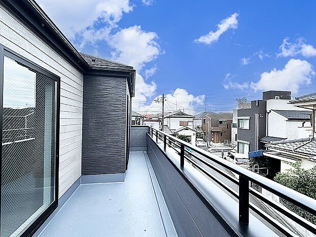 1号棟 ■ 心地よい風と光を感じる、くつろぎのバルコニー