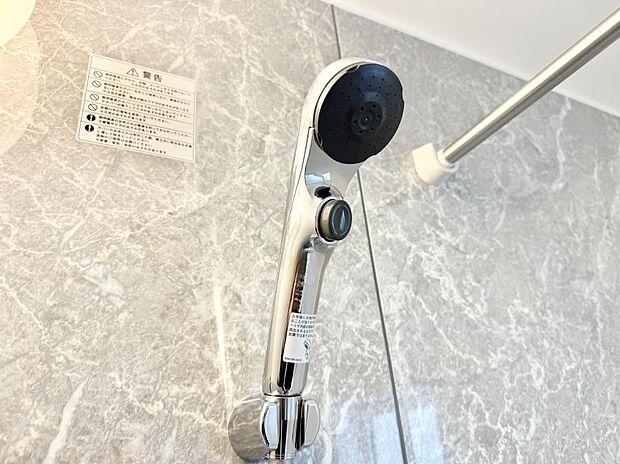 ■手元で簡単に止水できるため、水の無駄遣いを減らすことができます。