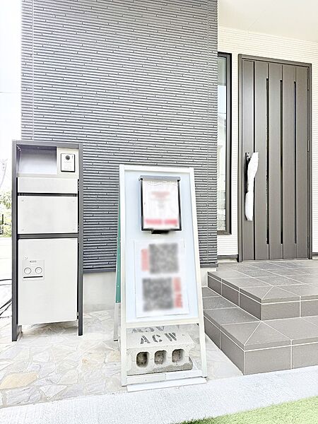 ■ シンプルで美しく、住まいの第一印象を彩る玄関です