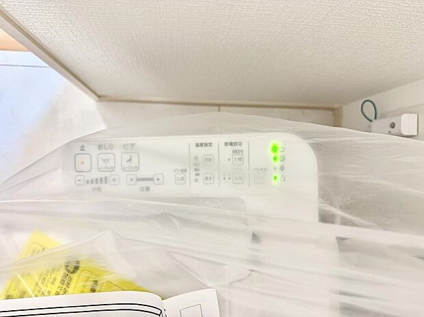 ■温水洗浄で快適、清潔感が保たれるシャワートイレ