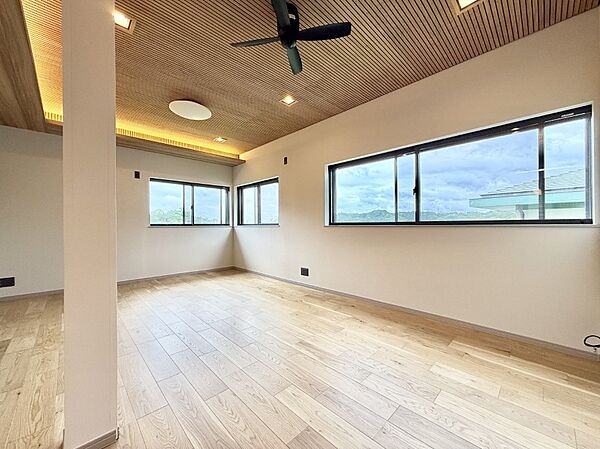 ■くつろぎと笑顔が集まる、心温まるリビング