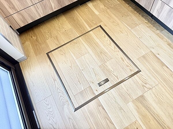■日用品やストックに便利な床下収納