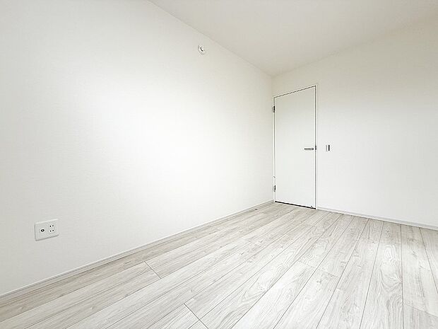 2号棟 ■落ち着いた色合いのお部屋で穏やかな時間を楽しめます
