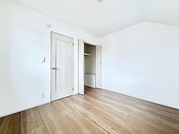 I号棟  ■落ち着いた色合いのお部屋で穏やかな時間を楽しめます