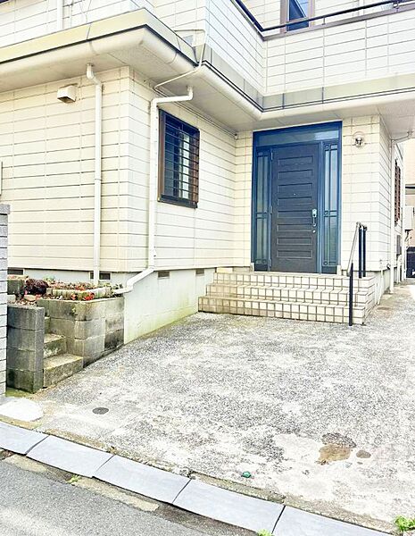 ■ シンプルで美しく、住まいの第一印象を彩る玄関です