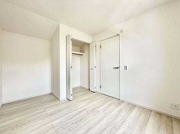 1号棟 ■落ち着いた色合いのお部屋で穏やかな時間を楽しめます
