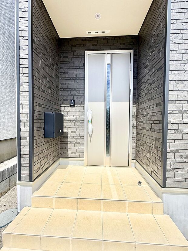 4号棟  ■ 心地よい暮らしへとつながる、温かい玄関