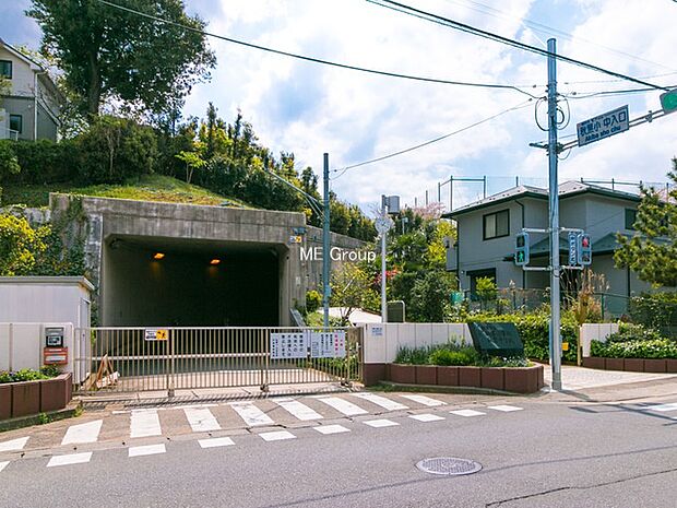 中学校 1106m 横浜市立秋葉中学校