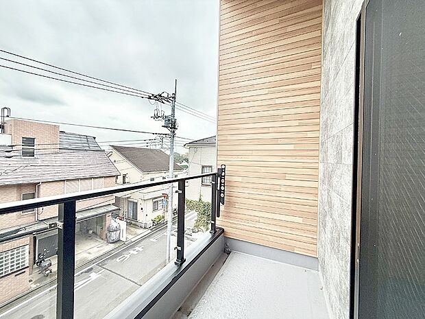 2号棟 ■ 季節の移ろいを感じられる開放的な空間です
