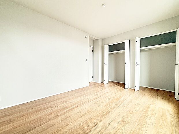 2号棟 ■落ち着いた色合いのお部屋で穏やかな時間を楽しめます