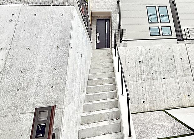 1号棟 ■ シンプルで美しく、住まいの第一印象を彩る玄関です