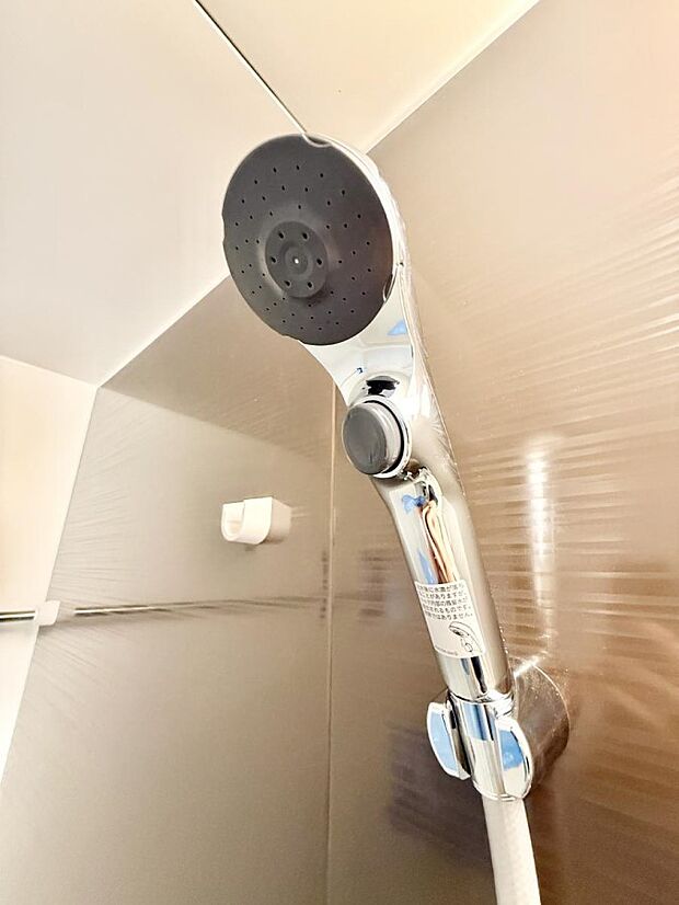 ■わざわざシャワー水栓のレバーまで手を伸ばす必要がなく、簡単に止水できる