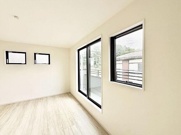 1号棟 ■落ち着いた色合いのお部屋で穏やかな時間を楽しめます