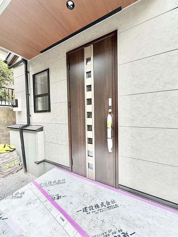 2号棟 ■ シンプルで美しく、住まいの第一印象を彩る玄関です
