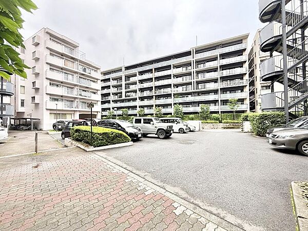 ■敷地内には駐車しやすい駐車場があります（要空き確認）
