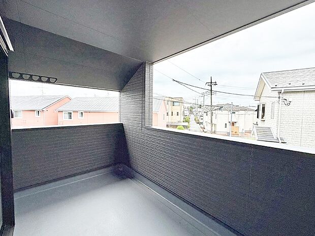 1号棟 ■ 心地よい風と光を感じる、くつろぎのバルコニー
