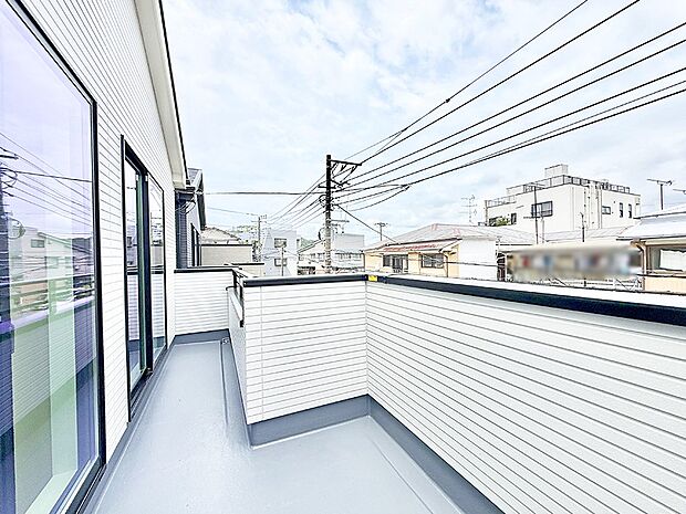 1号棟 ■ 季節の移ろいを感じられる開放的な空間です