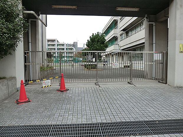 中学校 900m 横浜市立岡野中学校
