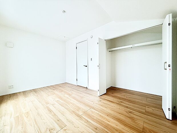 2号棟 ■落ち着いた色合いのお部屋で穏やかな時間を楽しめます