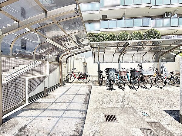 ■敷地内に駐輪場を完備しており、自転車の利用もスムーズです