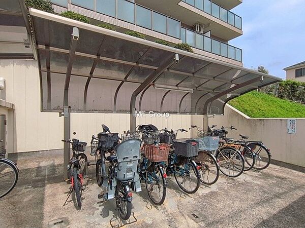 ■敷地内に駐輪場を完備しており、自転車の利用もスムーズです