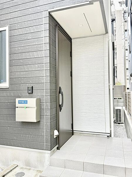 ■ 家族とゲストをやさしく迎える、心温まる玄関