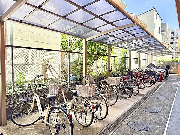 ■敷地内に駐輪場を完備しており、自転車の利用もスムーズです