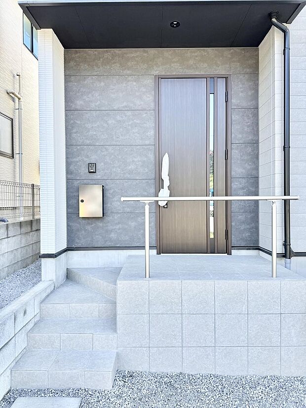 1号棟 ■ 家族とゲストをやさしく迎える、心温まる玄関